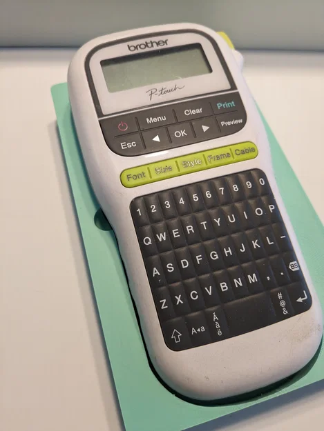 Giá đỡ máy in nhãn Brother P-Touch PT-H110 chuẩn Gridfinity - Image 1