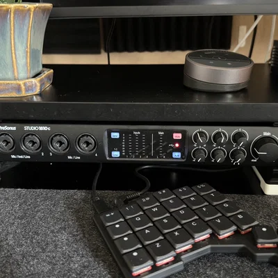Bracket gắn Presonus Studio 1810C (Mounting Bracket)