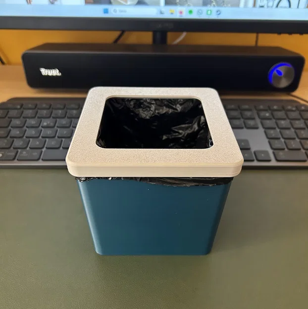 Thùng rác để bàn mini 3D tiện dụng, tương thích túi dọn vệ sinh - Image 1