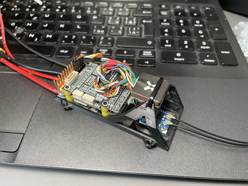 Khung giữ đa năng SpeedyBee F405 Wing (Mount GPS & Receiver) - Image 1