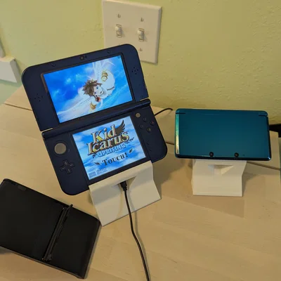 Giá đỡ 3DS (cho Kid Icarus Uprising) (2 phiên bản)