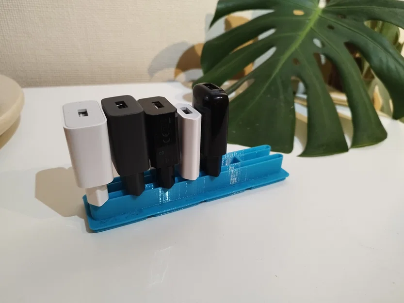 Khay Đựng Củ Sạc EU Hệ Gridfinity 4x1 Gọn Gàng Tiện Lợi - Image 1