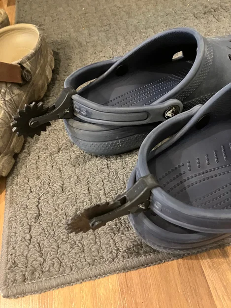Bộ phụ kiện cựa cao bồi 3D gắn dép Crocs cực độc đáo - Image 1