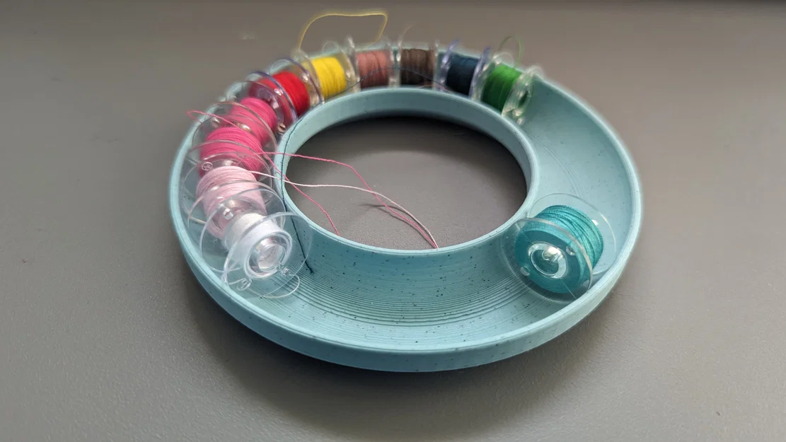 Khay Sắp Xếp Suốt Chỉ (Bobbin Spool Organizer) In 3D Tiện Lợi - Image 1