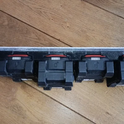 Giá gắn pin Hilti Nuron để mang theo hoặc treo dưới kệ