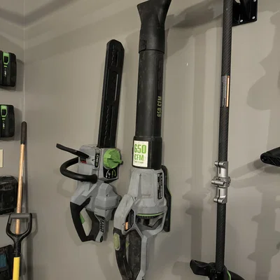 Giá treo tường bảo vệ máy thổi lá Ego Power+ 650 CFM