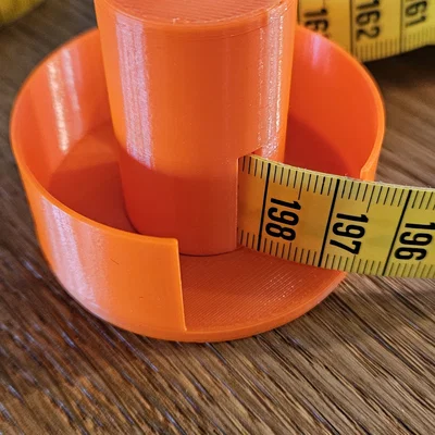 Dụng cụ cuộn thước dây may vá (Tape measure reel) – Nähen Massbandaufroller