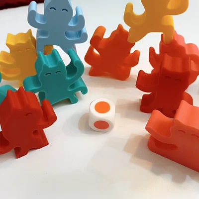 Xúc xắc màu cho Twister hoặc Ninja Cats Stacking Game