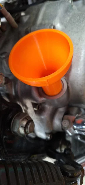 Phễu châm dầu xe máy Honda (Honda motorcycle oil funnel) - Image 1