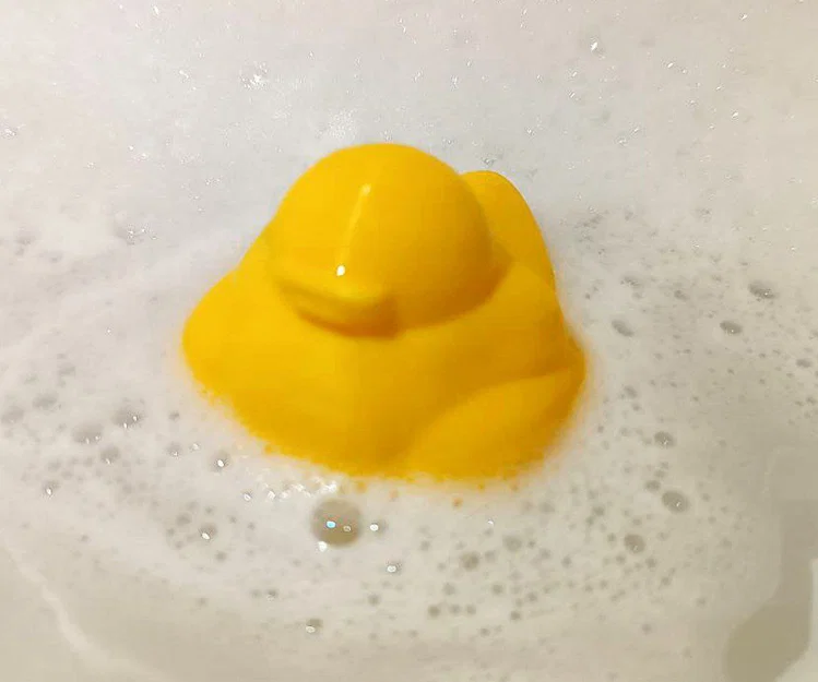 Mô hình chú vịt vàng Bathtub Duck đáng yêu cho bé - Image 3