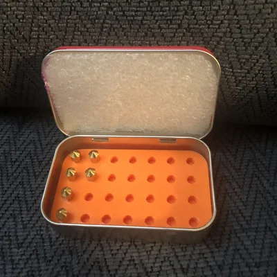 Hộp đựng nozzle bằng hộp thiếc Altoids (Altoids nozzle box)