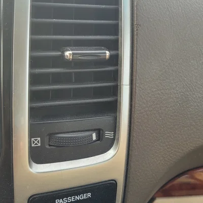 Lẫy khe gió (Vent tab) cho Toyota Prado