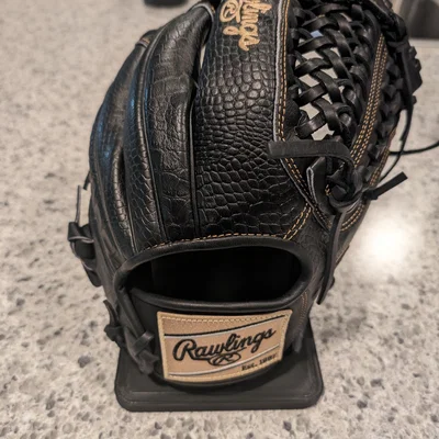 Giá đỡ găng tay bóng chày (Baseball Glove Stand) in 3D