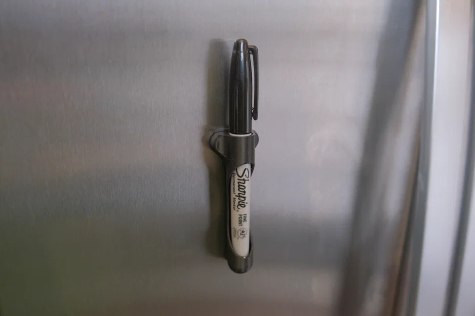 Giá Đỡ Bút Sharpie Gắn Nam Châm Tiện Lợi (Magnetic Sharpie Holder) - Image 1
