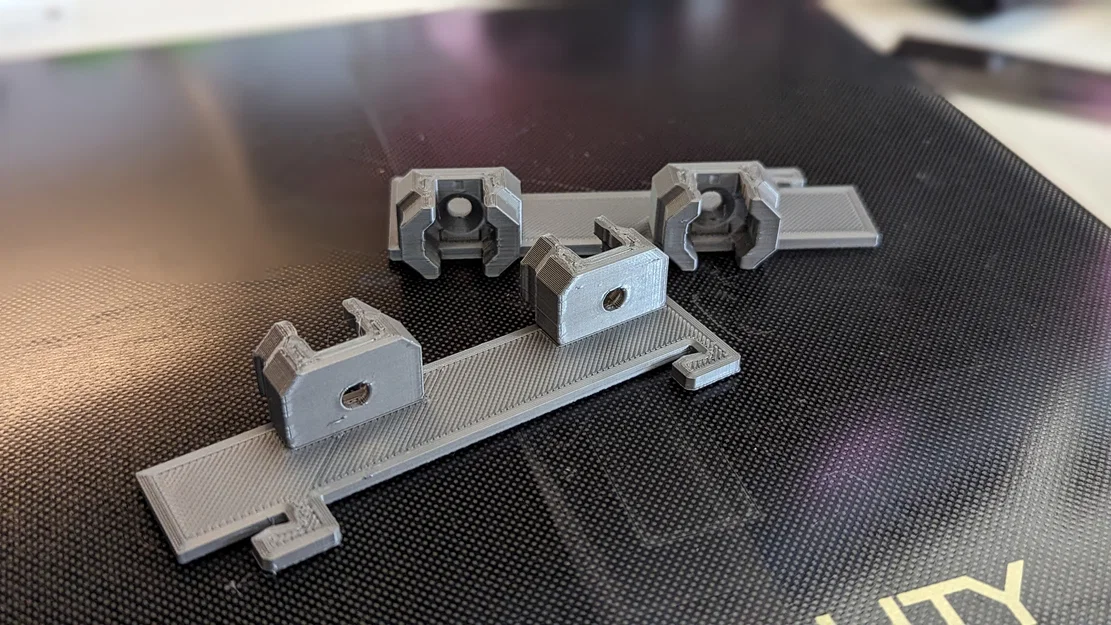 Bộ chuyển đổi treo Multiboard lên vách ngăn văn phòng siêu chắc chắn - Image 1