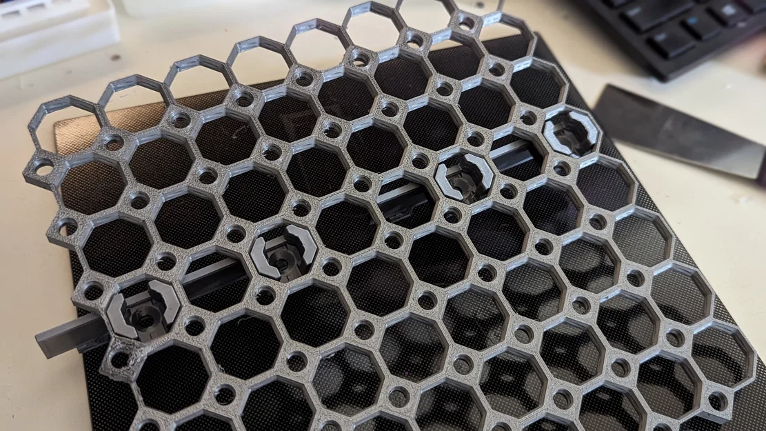 Bộ chuyển đổi treo Multiboard lên vách ngăn văn phòng siêu chắc chắn - Image 4