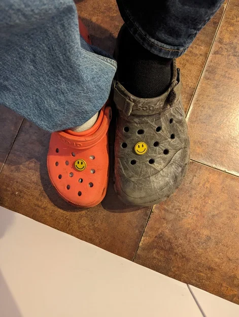 Charm Crocs Mặt Cười (Smiley Face Croc Charm) - Image 1