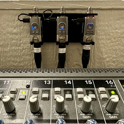 Rack bộ phát In-Ear Monitor Xvive U4