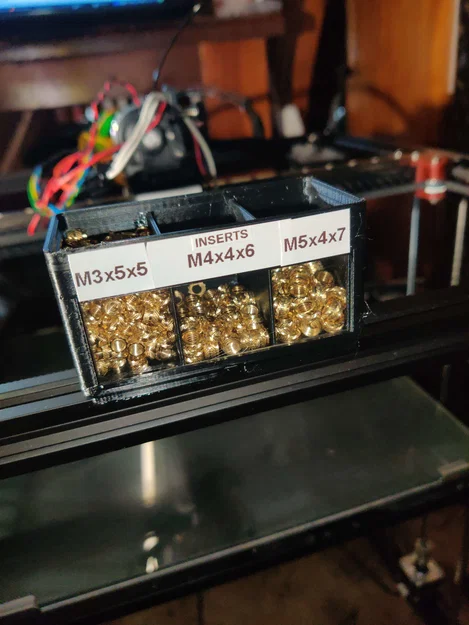 Hộp chia Gridfinity có cửa sổ không cần băng keo (đặt kính giữa chừng khi in) - Image 1