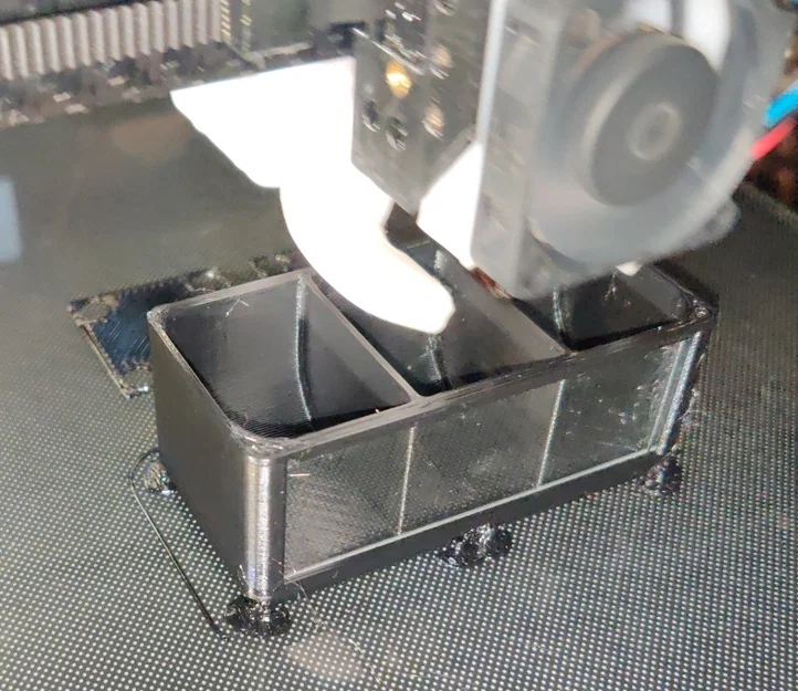 Hộp chia Gridfinity có cửa sổ không cần băng keo (đặt kính giữa chừng khi in) - Image 2