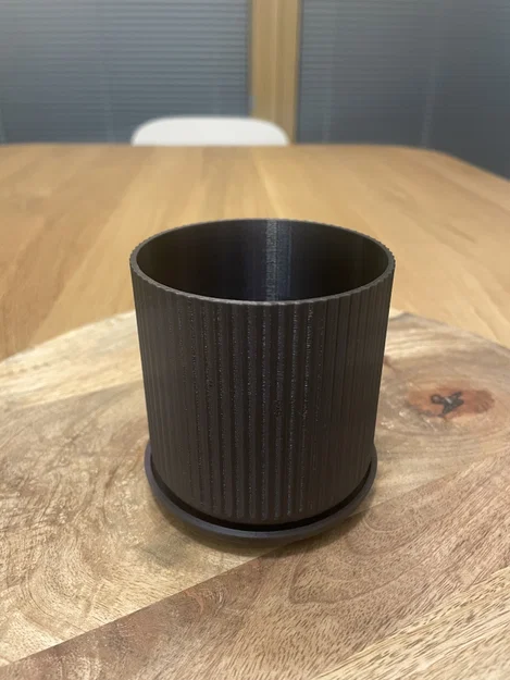 Chậu Cây Nhỏ Kèm Đĩa Hứng Nước Tinh Tế (Small Pot) - Image 1