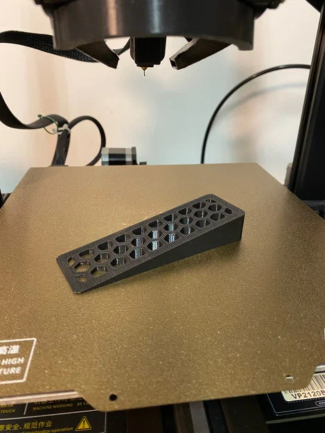 Chặn cửa 3D hình tổ ong (Door wedge) bền bỉ và đẹp mắt - Image 1
