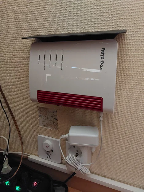 Giá treo tường cho router Fritzbox 5530 kèm tấm chắn bụi - Image 3