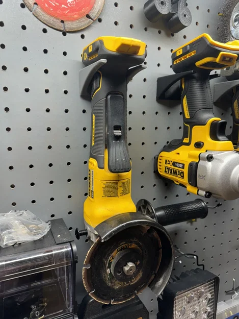 Giá Treo Máy Mài Góc DeWalt Cho Bảng Pegboard - Image 1