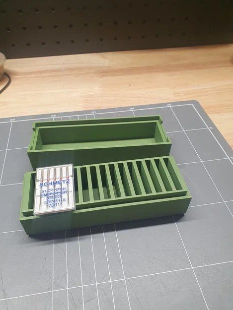Khay giữ hộp kim máy may (Needle Box Holder) 15 khe có nắp rời - Image 2