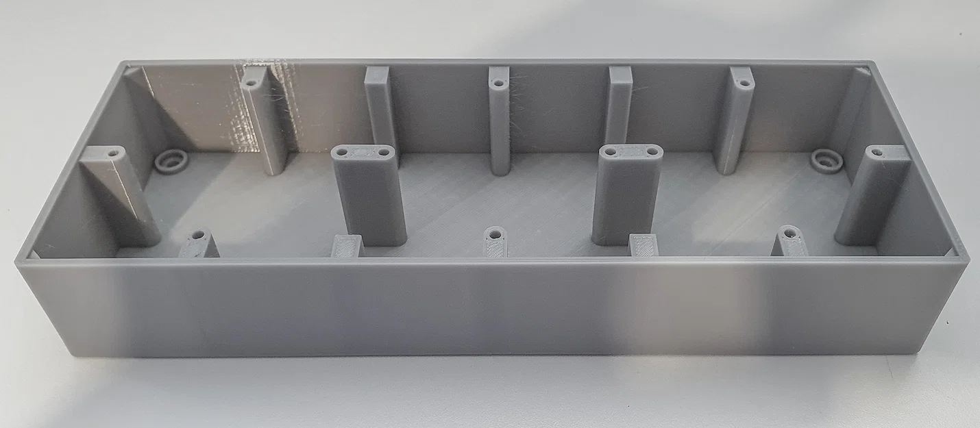 Ổ cắm gắn nổi Busch Jaeger (Surface-mounted sockets) - Image 2