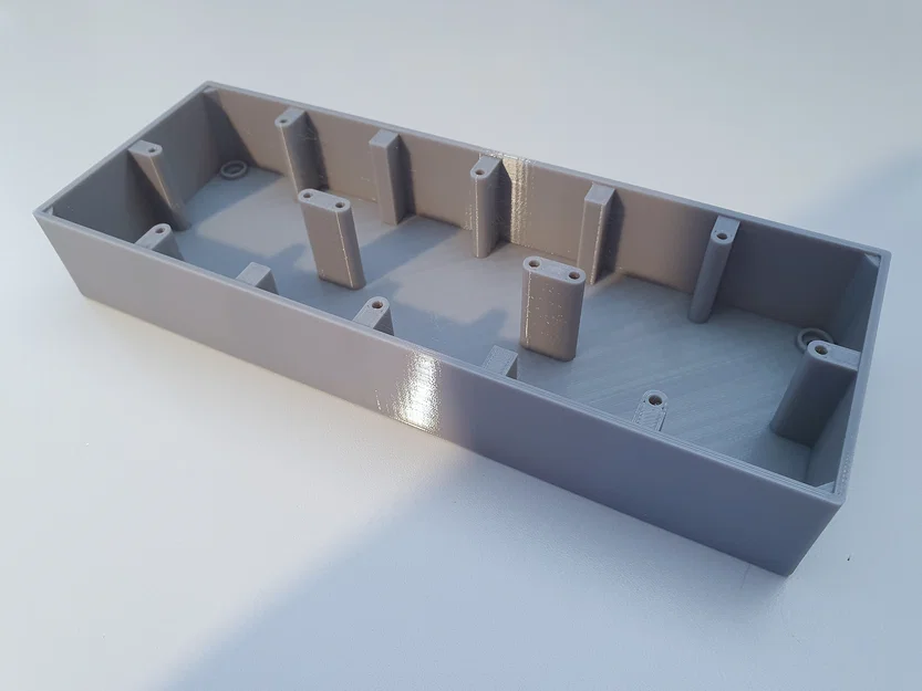 Ổ cắm gắn nổi Busch Jaeger (Surface-mounted sockets) - Image 3