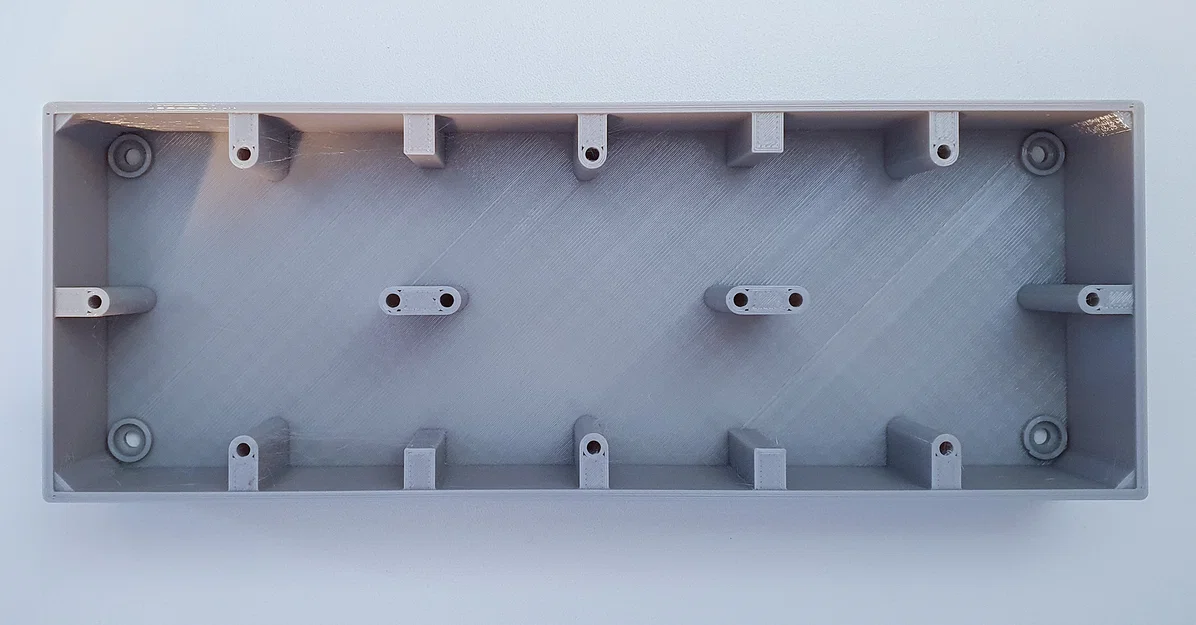 Ổ cắm gắn nổi Busch Jaeger (Surface-mounted sockets) - Image 4