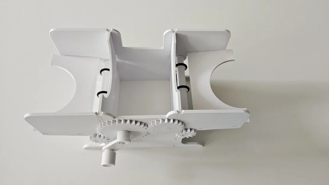 Playing Card Shuffler v3 97x71 - Image 1