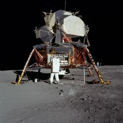 Đế lunar lander cho đèn Moon Lamp