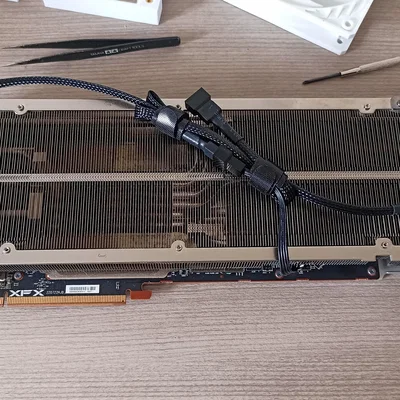 Mod Shroud XFX Merc 310 RX79000XT(X) cho quạt 120mm