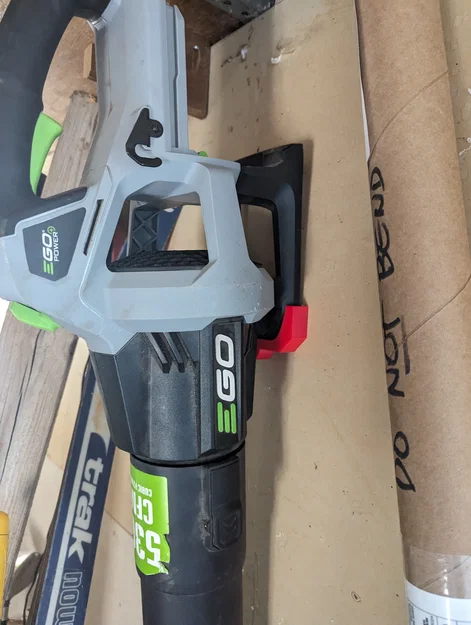 Giá treo tường 3D cho máy thổi lá EGO 56V siêu gọn gàng - Image 1