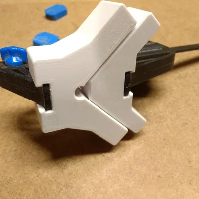 Phụ kiện góc vuông in 3D hỗ trợ kẹp nhỏ cho dân DIY