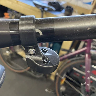 Ngàm gắn đèn Garmin Varia cho cọc yên