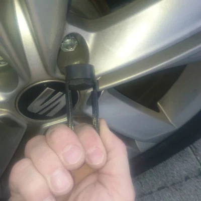 Dụng cụ tháo nắp chụp đai ốc bánh xe Seat VW