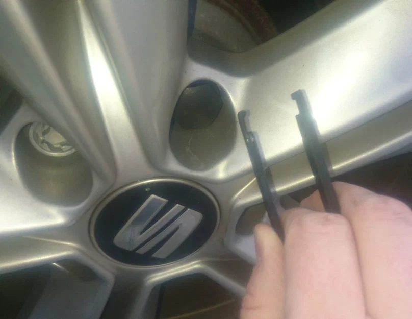 Dụng cụ tháo nắp chụp đai ốc bánh xe Seat VW - Image 2