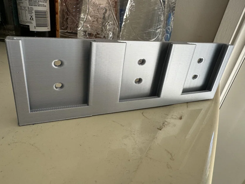 Giá treo pin Ozito 18V tiện lợi cho không gian xưởng - Image 1