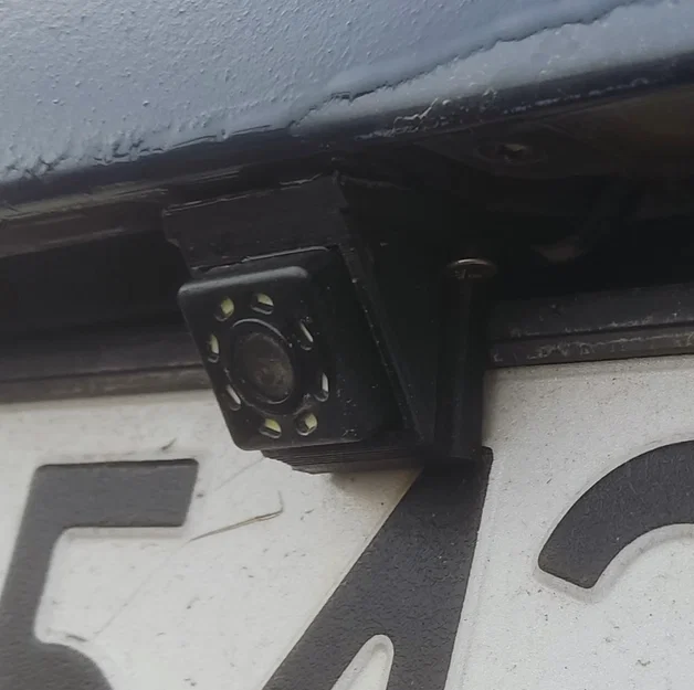 Giá đỡ camera lùi (Reverse camera mount) - Image 1