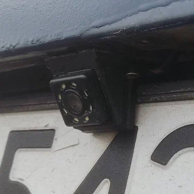 Giá đỡ camera lùi (Reverse camera mount)