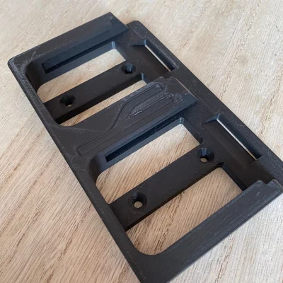 Giá treo pin Makita 18V LXT gắn tường