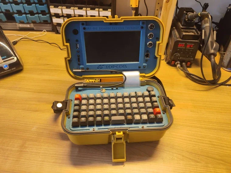 AT-B3 cyberdeck – Cyberdeck trong vali Topcon AT-B3 - Image 3