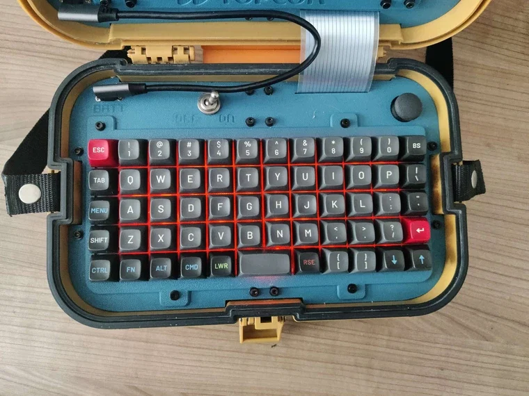 AT-B3 cyberdeck – Cyberdeck trong vali Topcon AT-B3 - Image 4