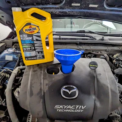 Phễu châm dầu cho Mazda 3 Skyactiv khi thay nhớt