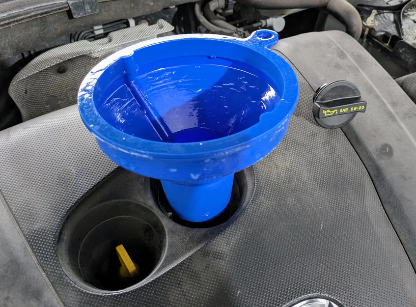 Phễu châm dầu cho Mazda 3 Skyactiv khi thay nhớt - Image 11