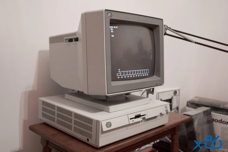 IBM PS/2 Model 30 286 (tỉ lệ 1:4, có hộp đựng đồ nhỏ) - Image 2