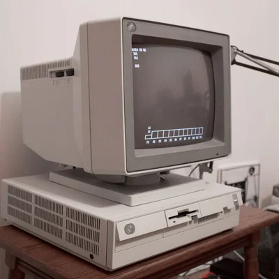 IBM PS/2 Model 30 286 (tỉ lệ 1:4, có hộp đựng đồ nhỏ)